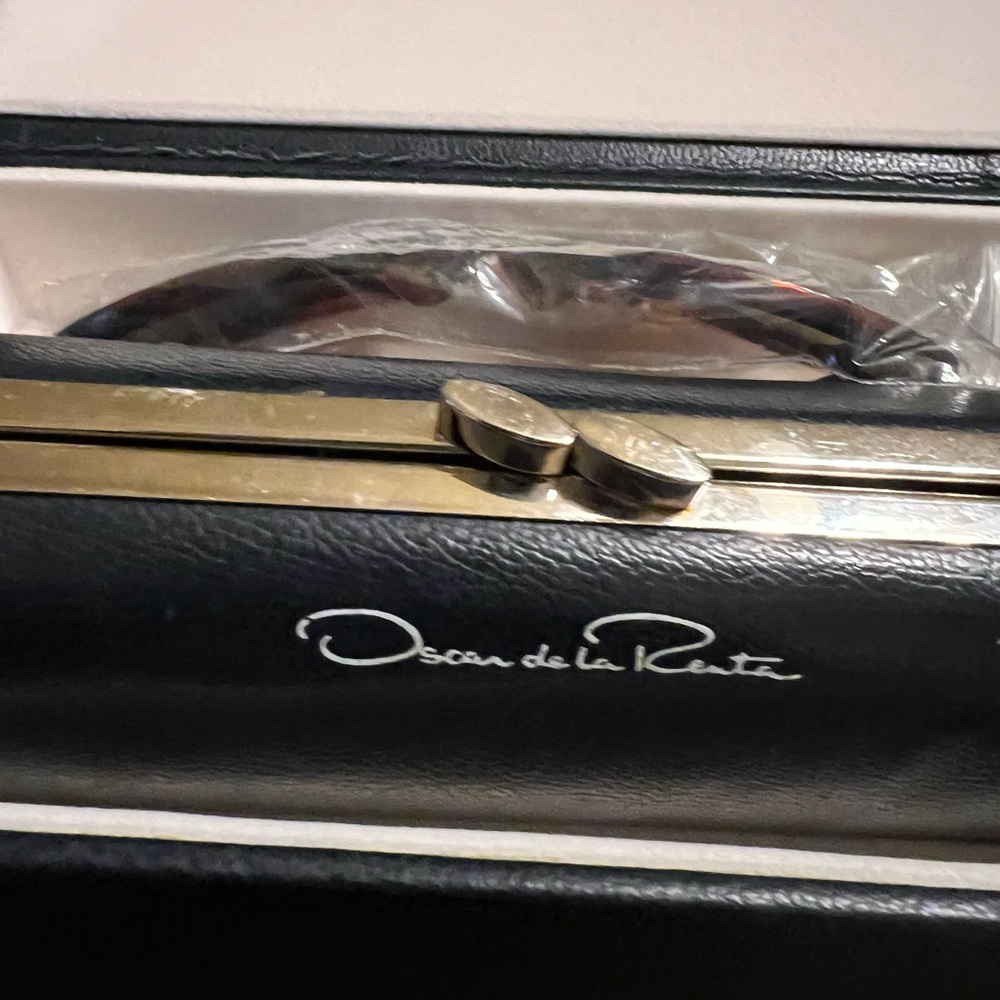 Oscar De la Renta wood frame sunglasses comes storage box & case with brown tint - Picture 8 of 9